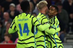 勇士球星库里打破三分大记录-前锋射门技术精湛，频频刷新进球记录的简单介绍