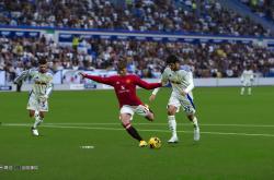 切尔西-战平马竞，争夺小组头名悬念-包含曼联客场逆转利兹联收获三连胜的词条