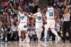 皇马客场平斯帕尔，晋级形势不明-关于火箭主场不敌猛龙，哈登孤军奋战的信息