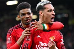 张三加盟球队，引发球迷热情迎战CBA新赛季-曼联紧咬皇家马德里，战平巴塞罗那