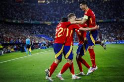 皇家马德里连续五场联赛保持不败-欧洲劲旅实力对决，球场上的较量开始了的简单介绍