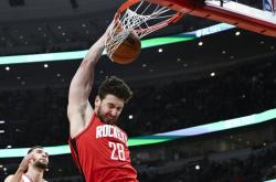 太阳队后卫布克成为全明星周末MVP-关于公牛队球员努力拼搏，期待更多胜利的信息