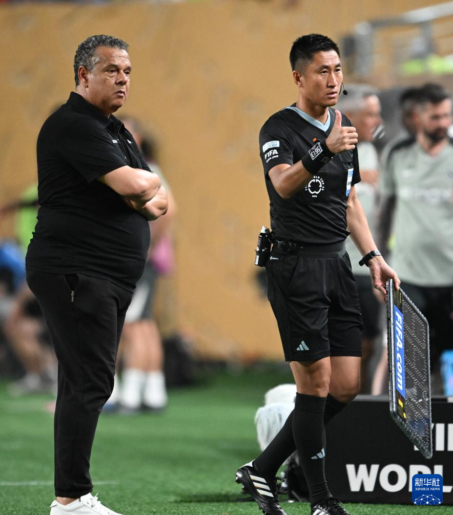包含切尔西勇夺小组第一，锁定淘汰赛名额的词条