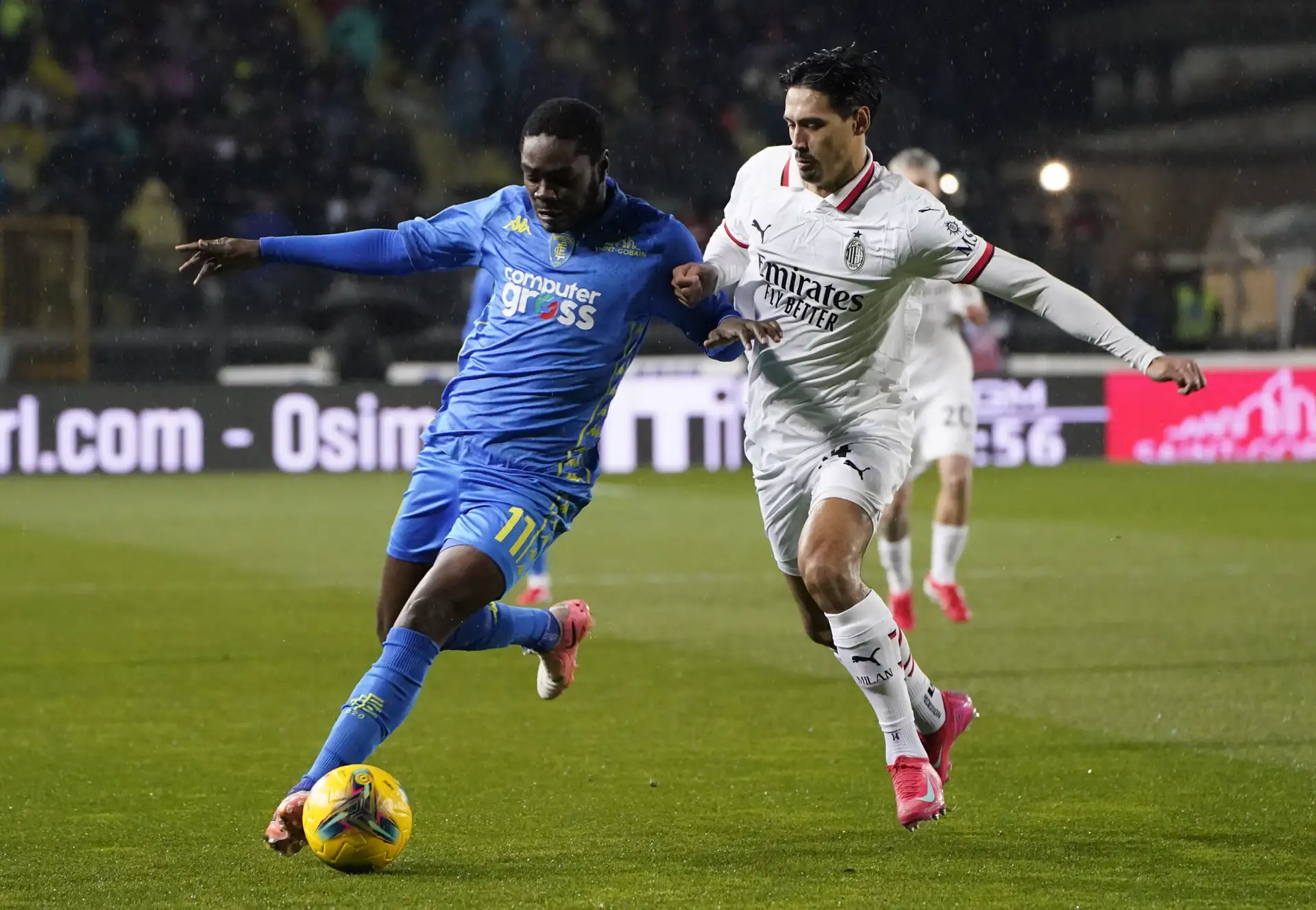 包含AC米兰遭遇横扫，无缘下轮淘汰赛的词条