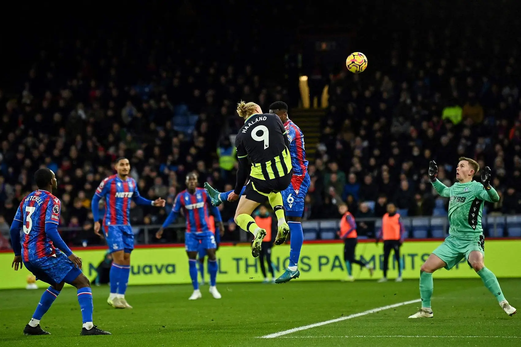 包含曼城逆势反扑，晋级先机稳摆的词条