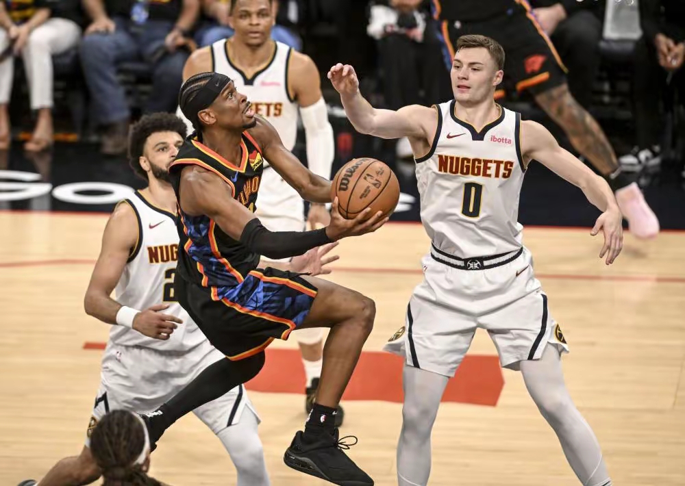 掘金球队全队集训备战下一场比赛